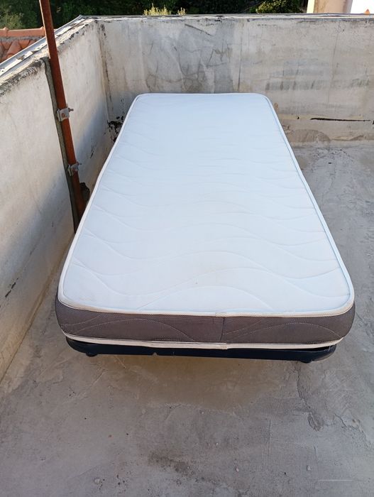 Cama solteiro com colchão