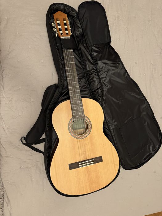 Гітара і кейс до неї