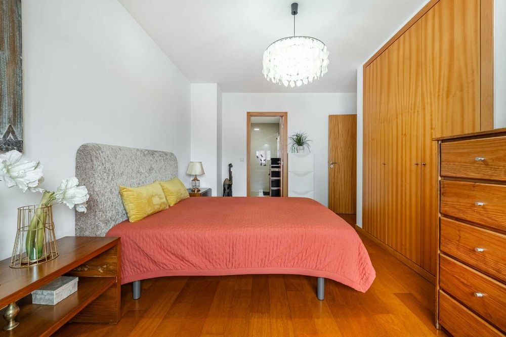 Apartamento  T4 com areas de moradia