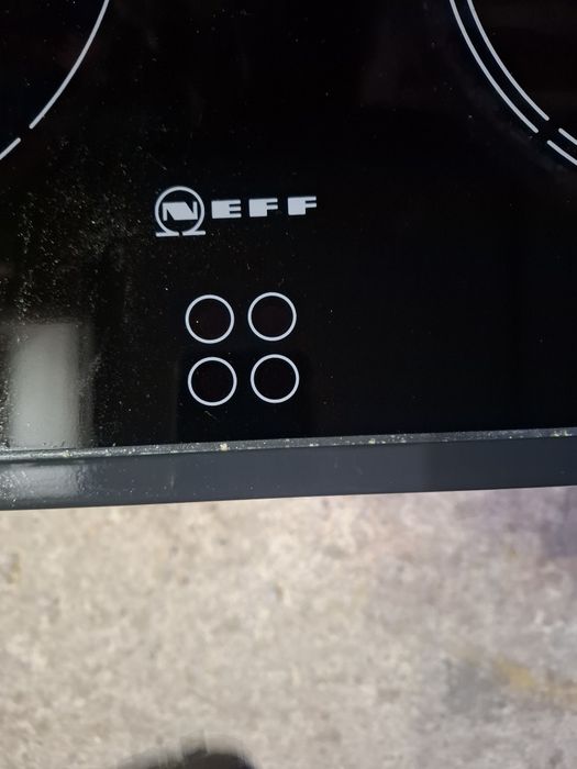 elektryczna płyta grzejna ceramiczna marki Neff.