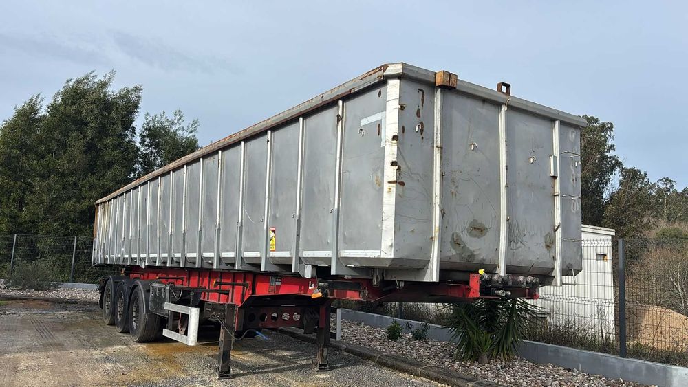 Semi-Reboque Sucateiro