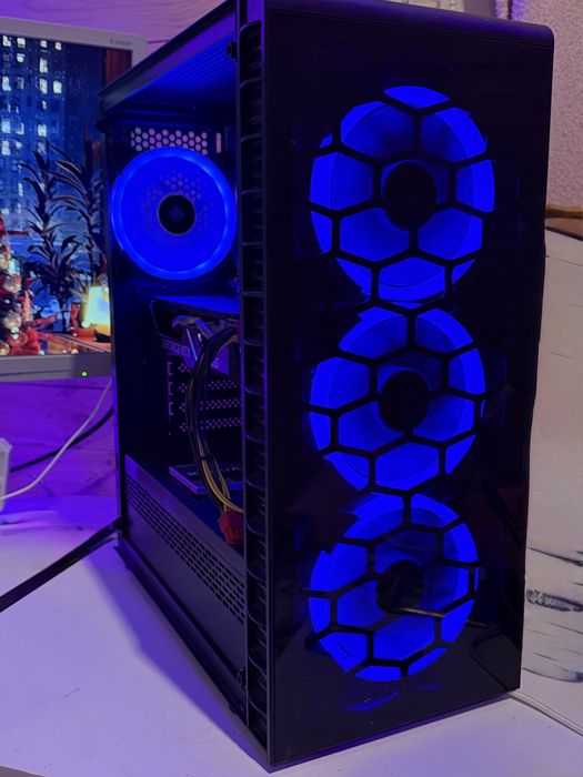 Komputer Gamingowy + 2 monitory (opis)