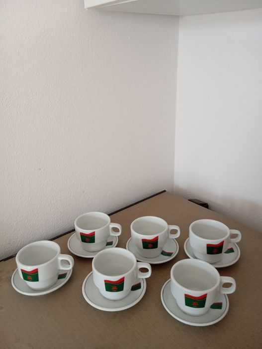 6 Chávenas e respectivos  pires