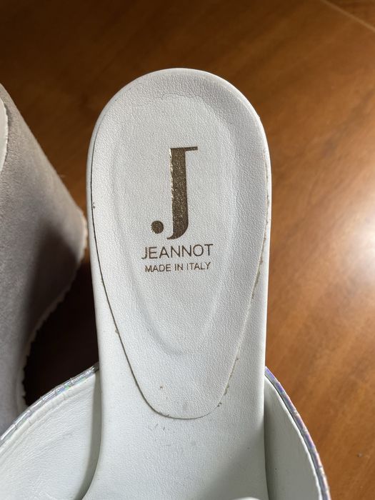 Жіночі шльопанці