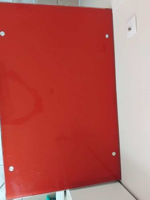 Mesa de vidro sem cadeiras