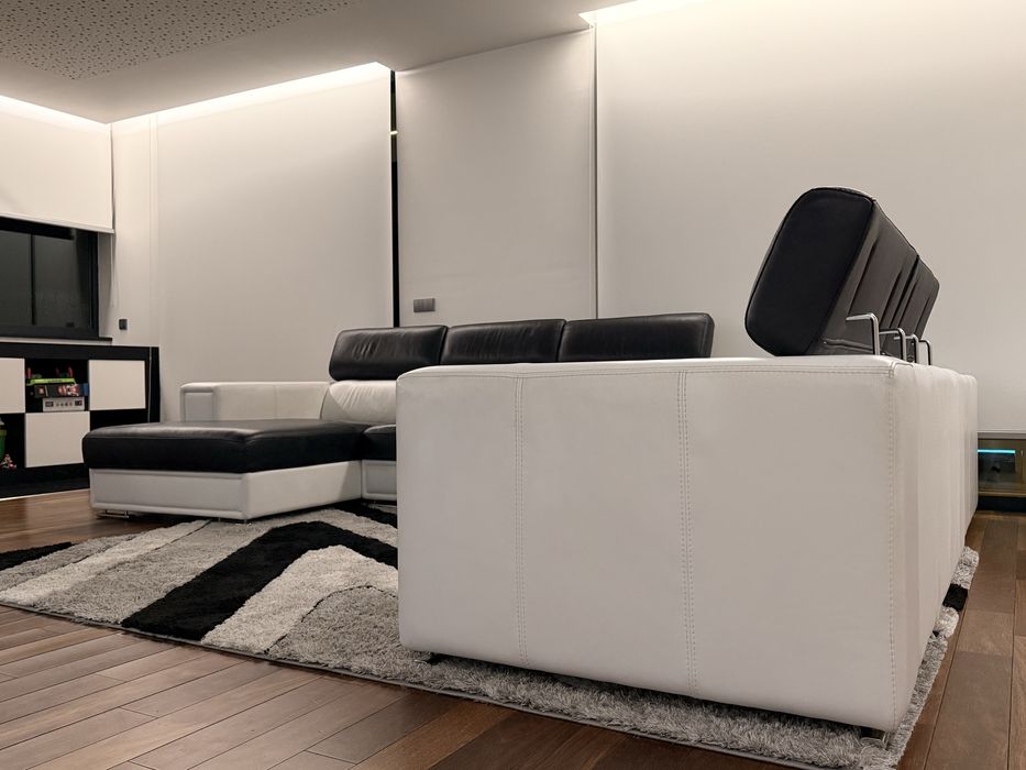 Sofá com chaise longue.