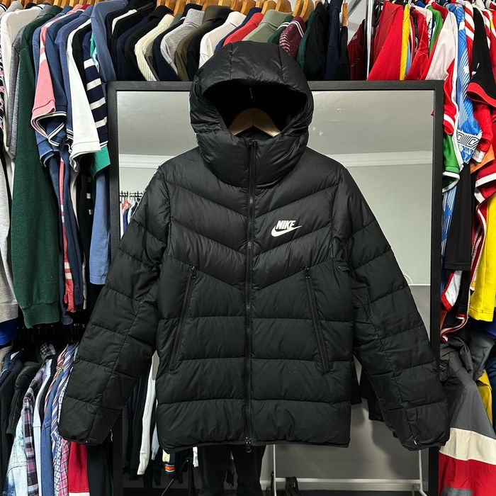 Черная зимняя куртка пуховик Nike NSW размер S-M