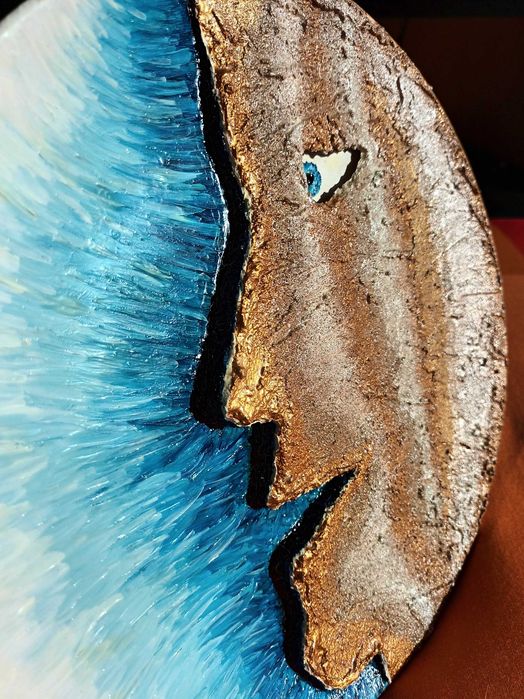 Olhando o mar: (Acrílico sobre cerâmica com 26,4 cm diâmetro)