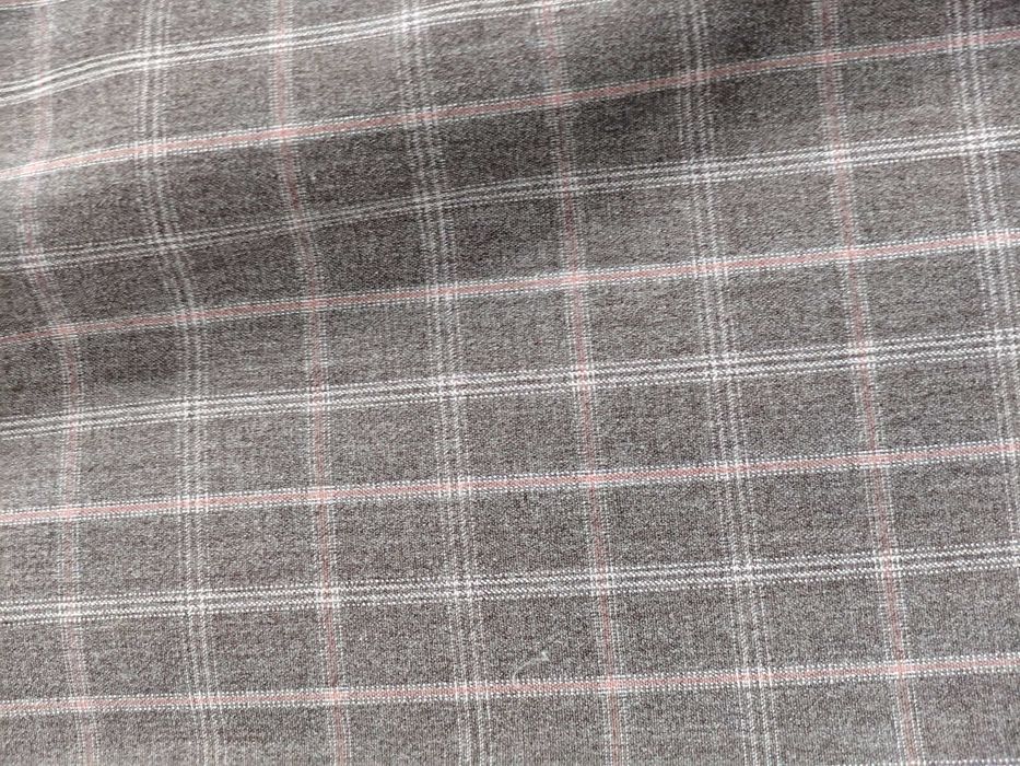 Eleganckie szerokie spodnie do garnituru w kratkę – klasyka