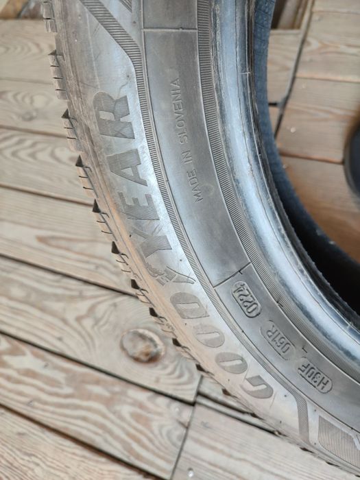 Шини 205/55 16 GoodYear UltraGrip9+ зимова резина комплект