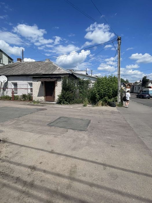Здається фасадна частина будинку р-н Сінного ринку під склад без зручностей