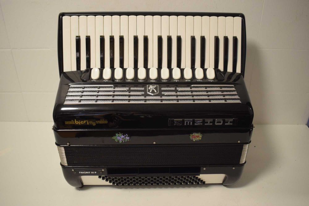 Acordeao Hohner Favorit IV P 4 Voz 96 Baixox, N . 257