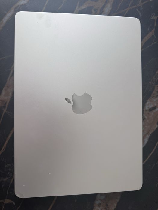MacBook Air 13”, M2, 2023 r., pęknięta matryca