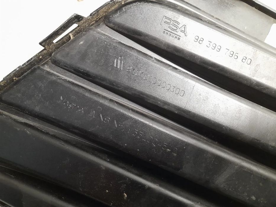 Opel Astra L VI 6 kratka środkowa zderzaka przód przedniego 9839979680