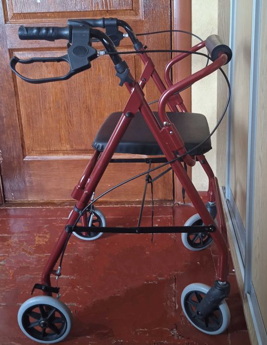 Ходунки для людей з інвалідністю ходулі