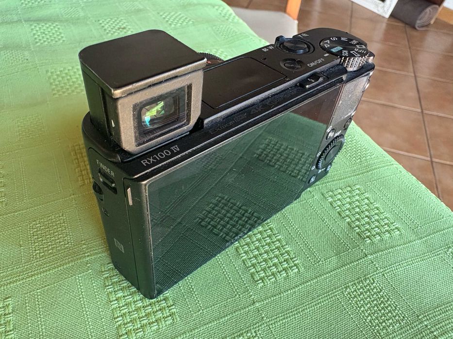 Sony RX 100 IV + bolsa + bateria extra