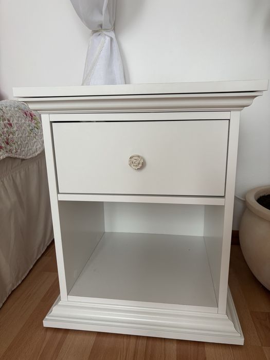 Szafka nocna vintage biala