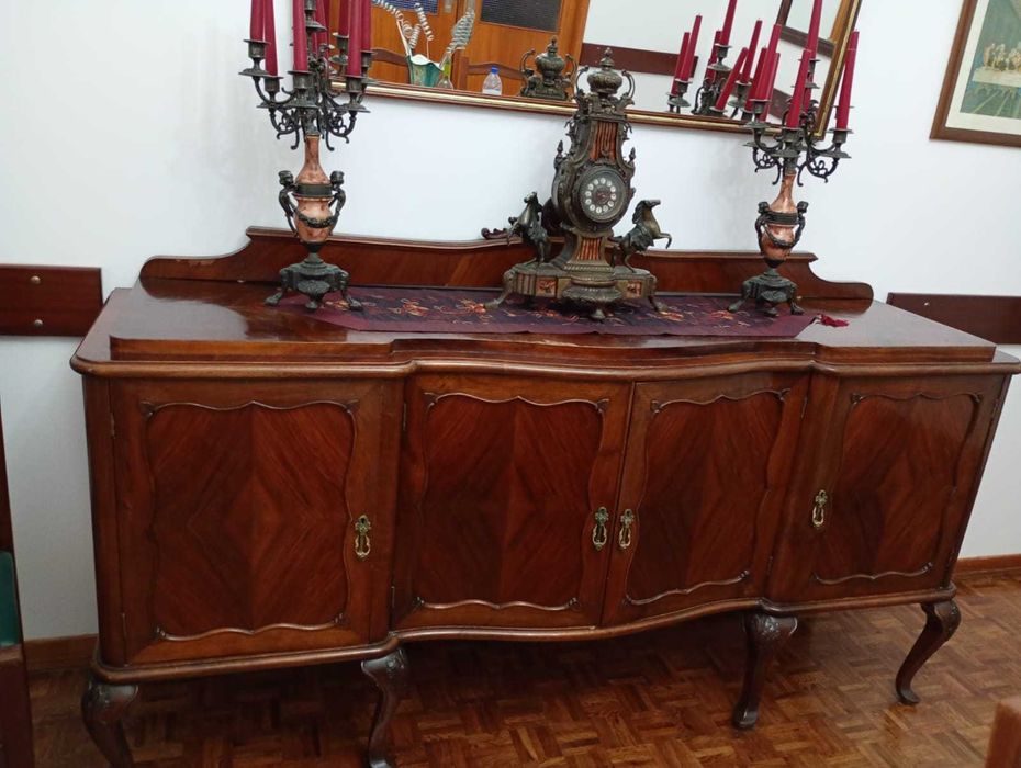 Móvel e Mesa de Sala