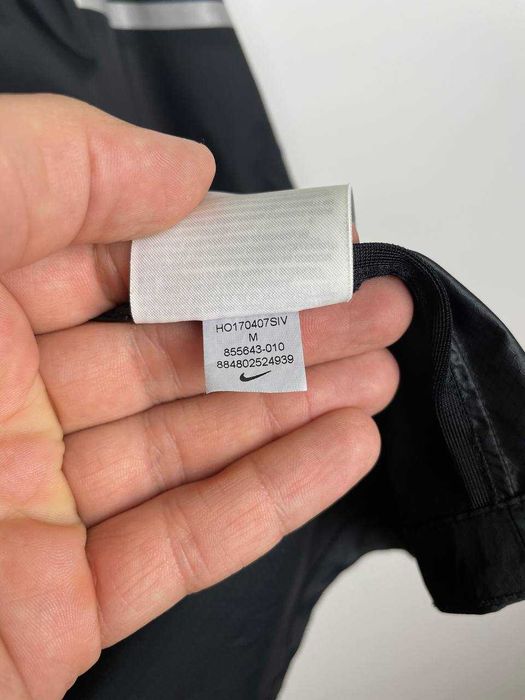Легка жіноча спортивна вітровка , куртка nike shield