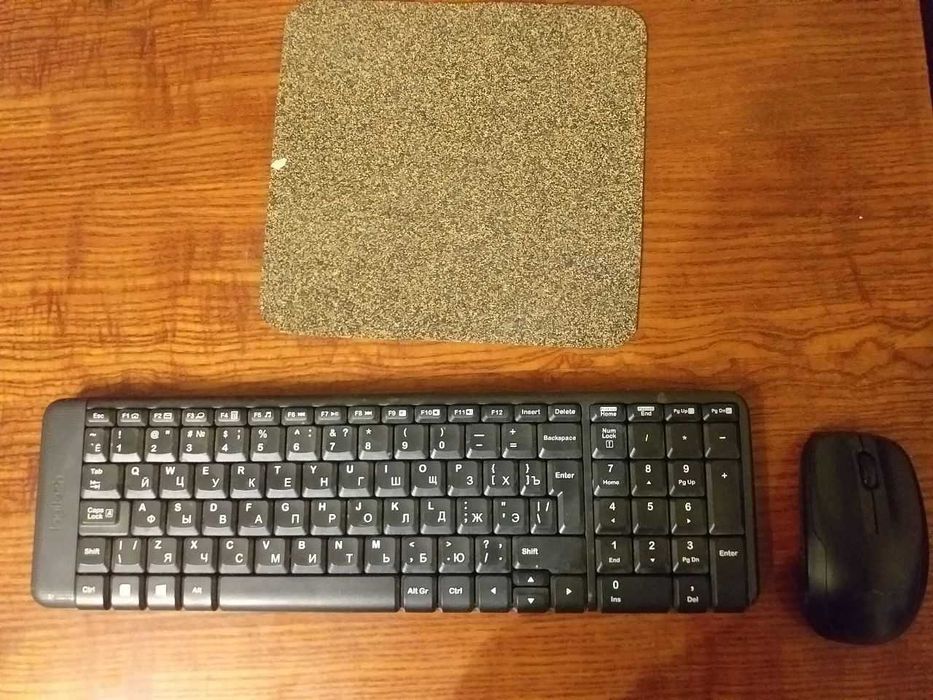 Logitech клавиатура и мышь +коврик для мыши