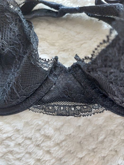 Czarny, koronkowy biustonosz. H&M rozmiar 75B