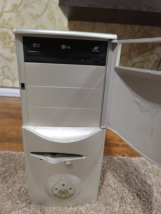 Продам Компьютер в сборе: системник+монитор+мышь+клавиатура+провода