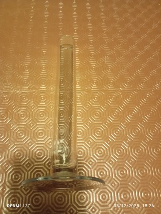 Jarra, solitária em vidro