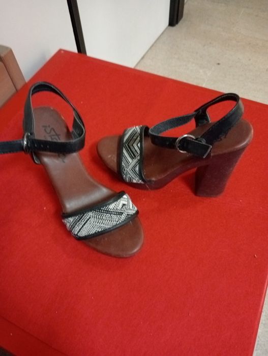Sandálias sola compensada 38