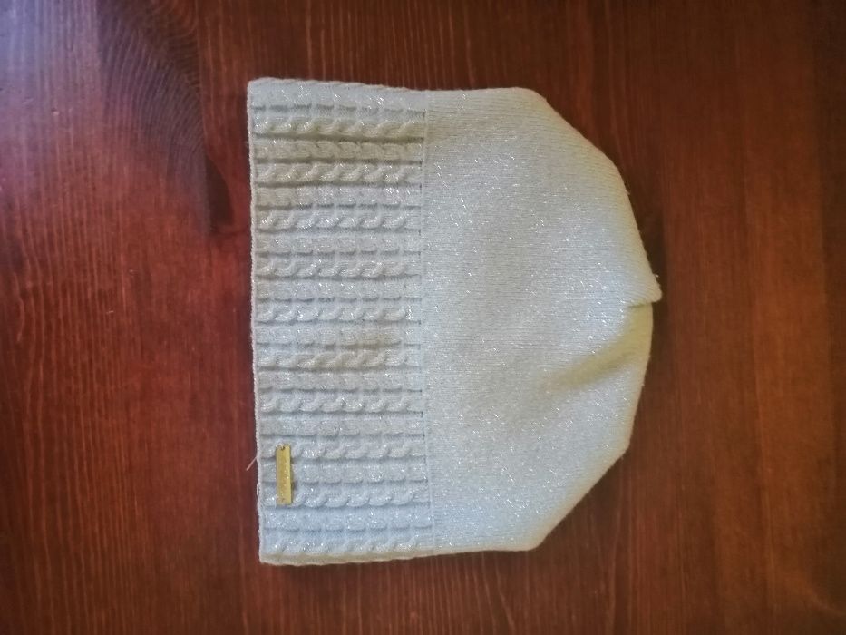 Szara czapka wiosenna