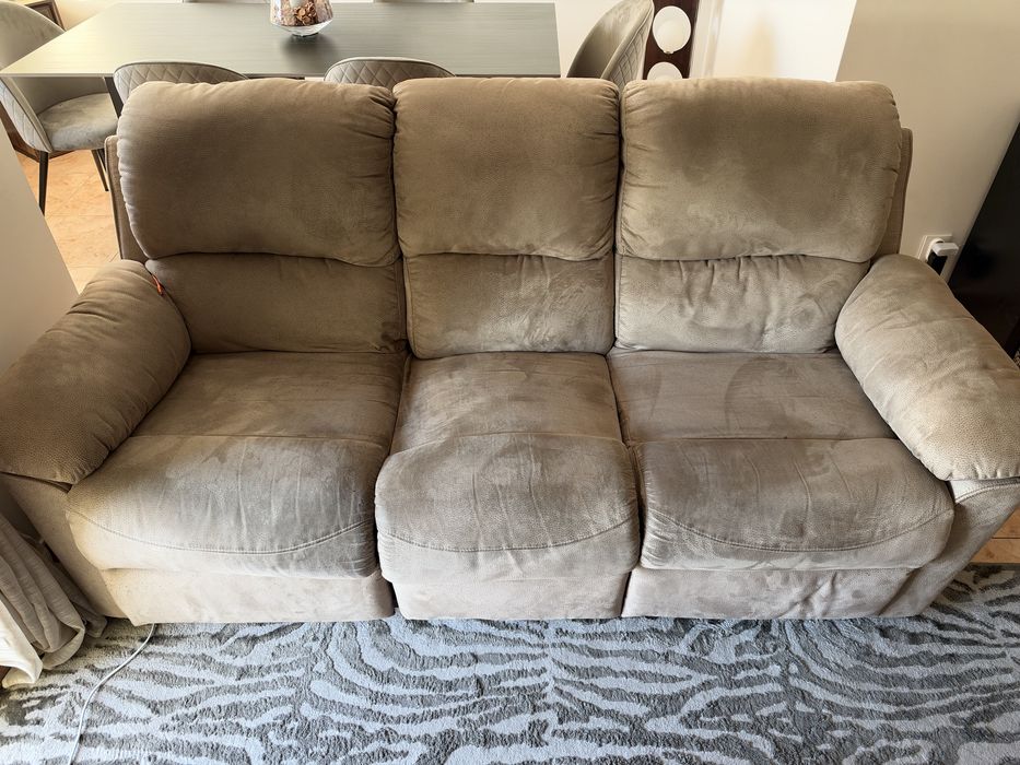 Conjunto de sofás com zona de descanso para pernas