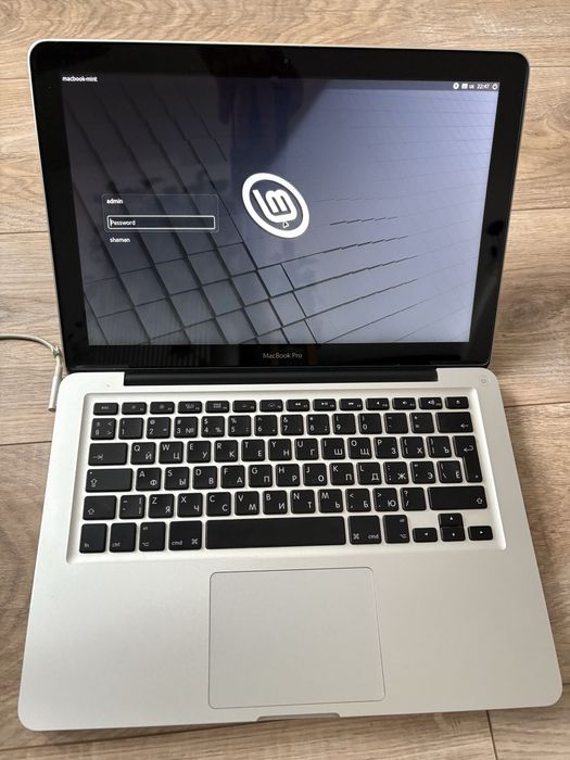 MacBook Pro 13” (Mid 2012) – 16 GB RAM, SSD, Linux Mint Kraków