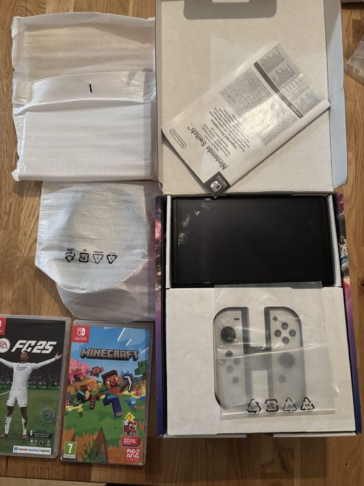 Nintendo Switch Oled MarioKart Deluxe 8 + Fifa25+Minecraft
