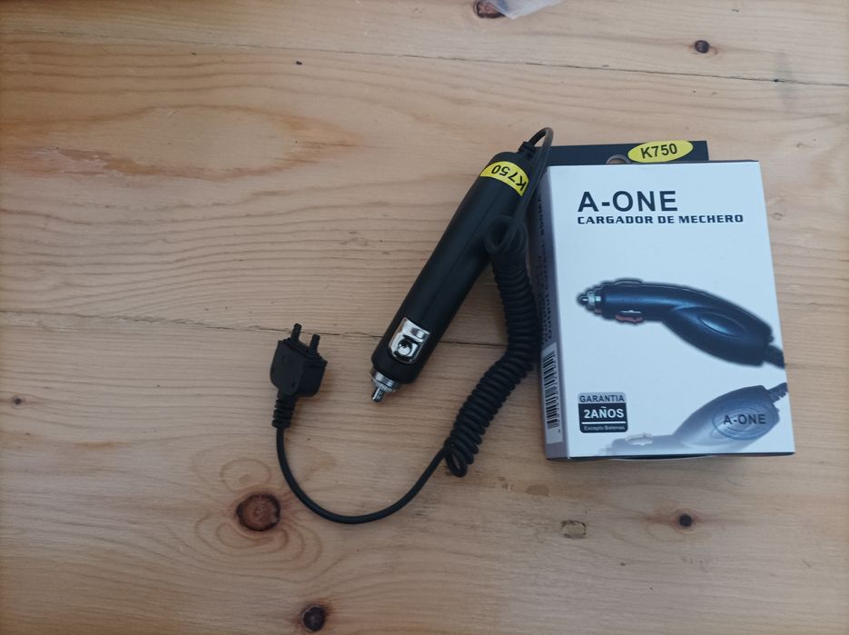 Carregador de isqueiro para Sony K750