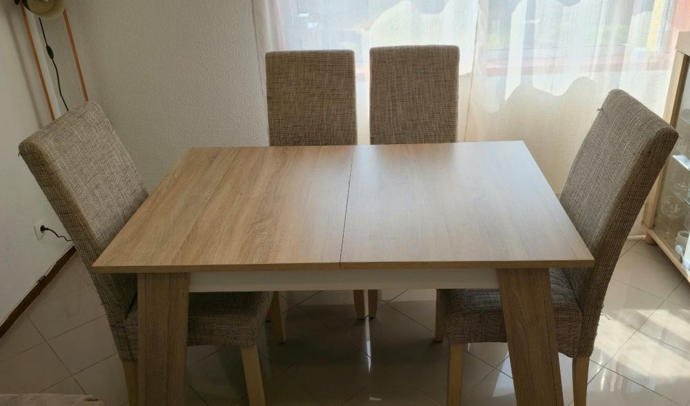 Conjunto de mesa com 4 cadeiras