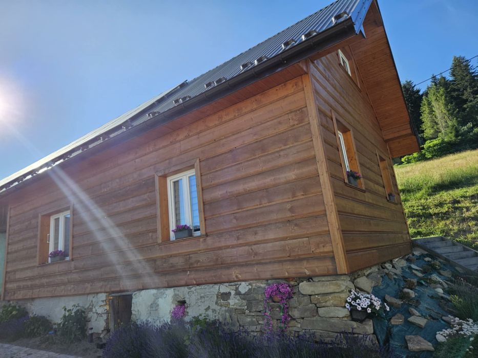 Domek z widokiem na góry