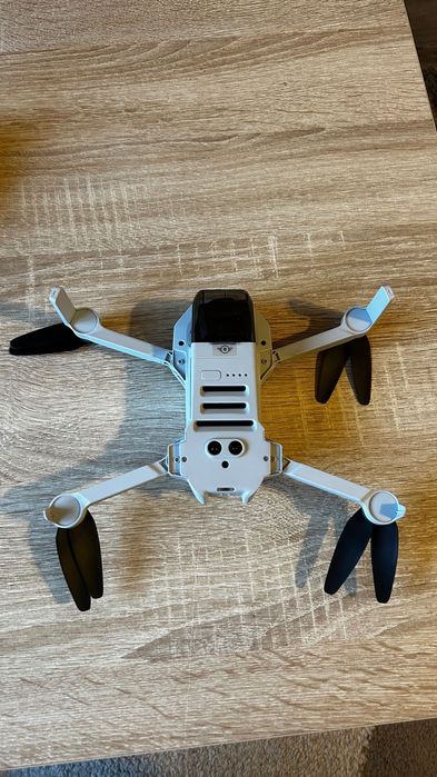 Dron Potensic Atom