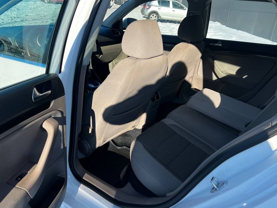 Volkswagen Golf 2.0 dizel akpp 2011