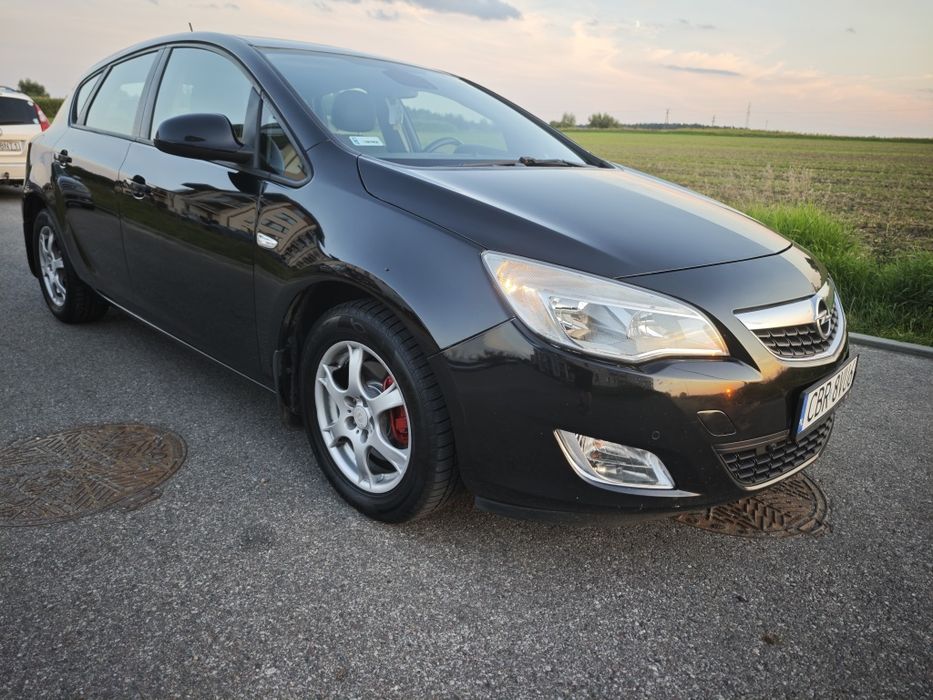 Opel Astra J Bardzo zadbany , pierwsza rejestracja 2011 salon polska