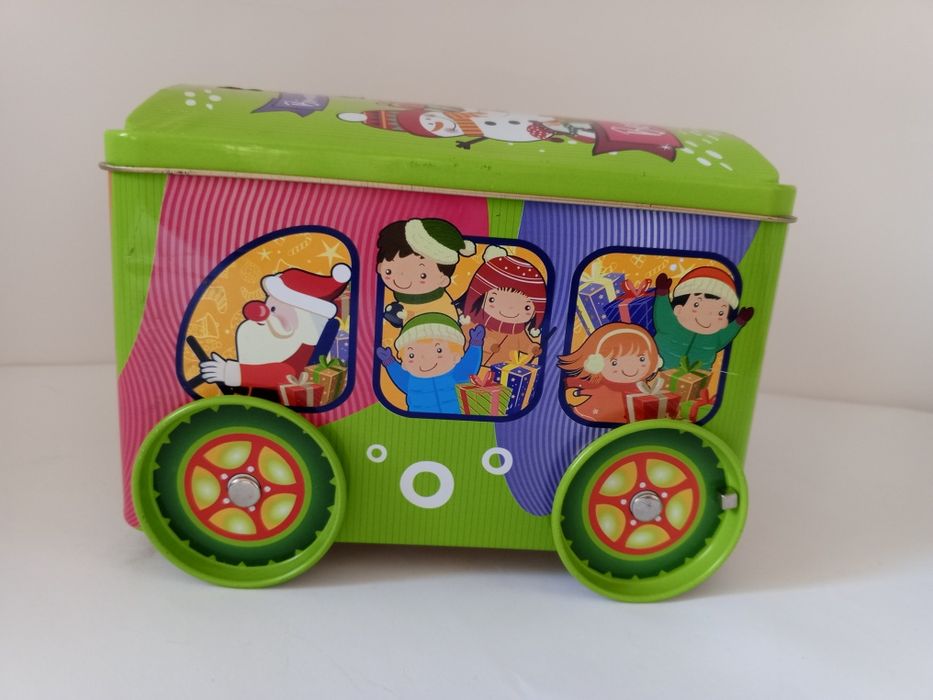 Велика металева коробка