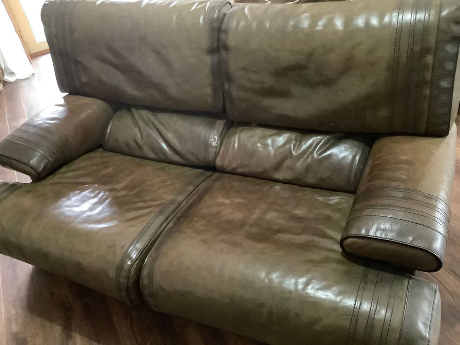 Sofá em cabedal 2/3 lugares verde garrafa