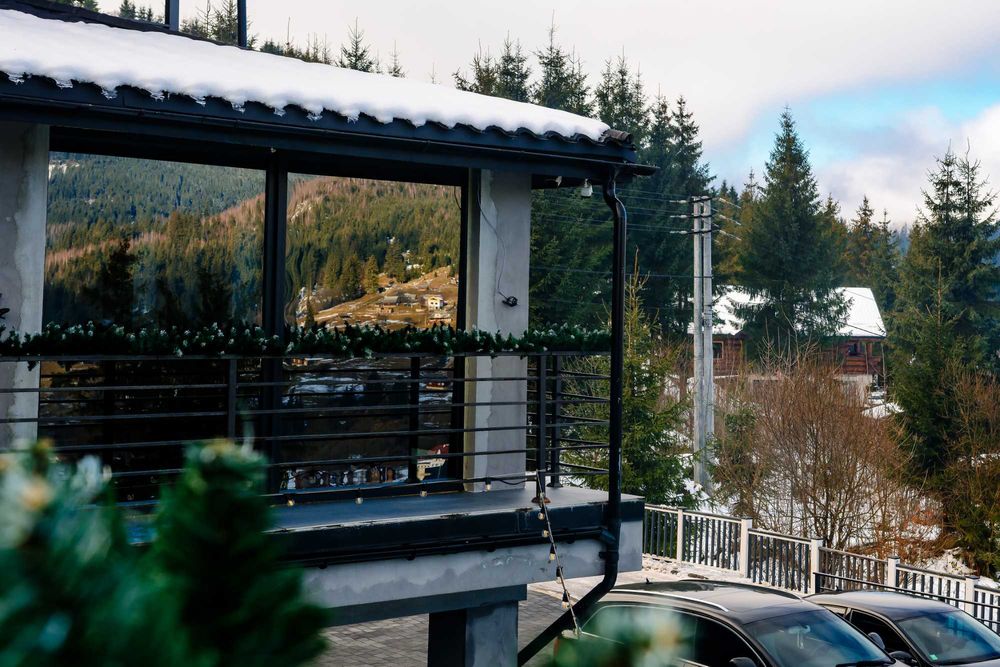 Діючий готель-ресторан в Поляниці