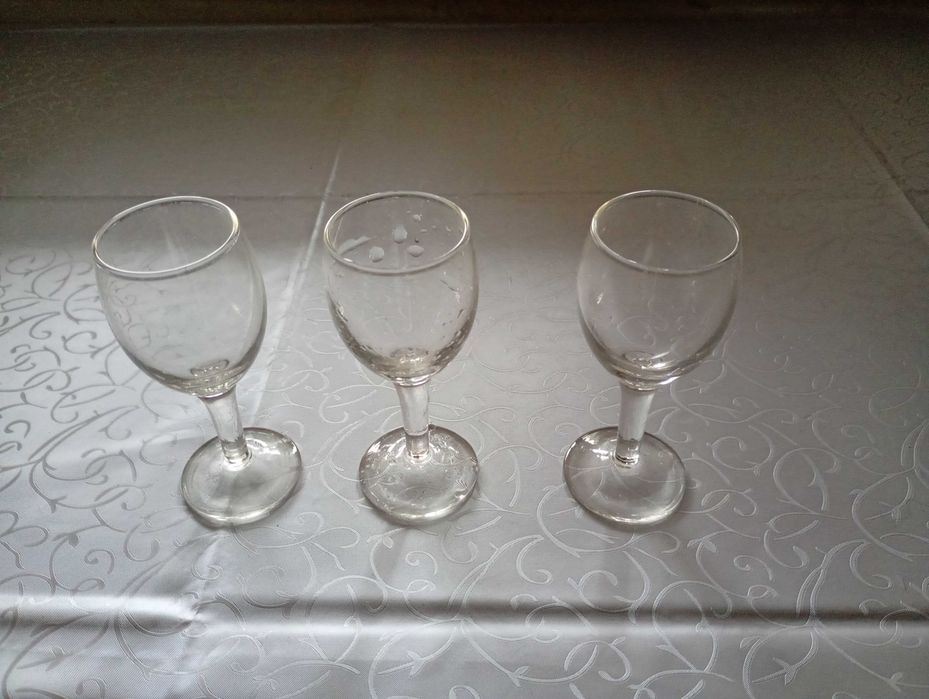 рюмки водочные  на ножке. 16 шт. Новые