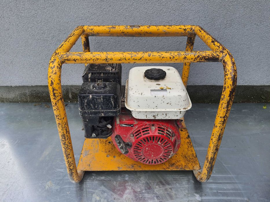 Wibrator spalinowy do betonu Dynapack