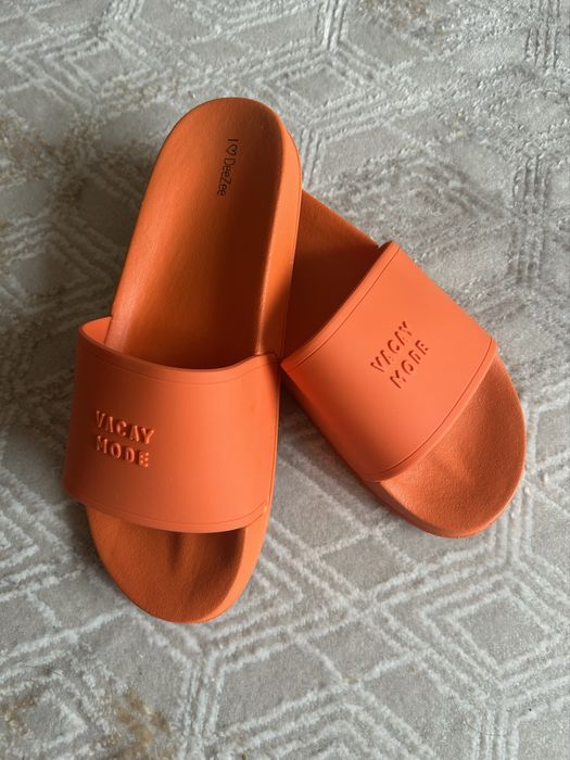 Pomarańczowe klapki 40