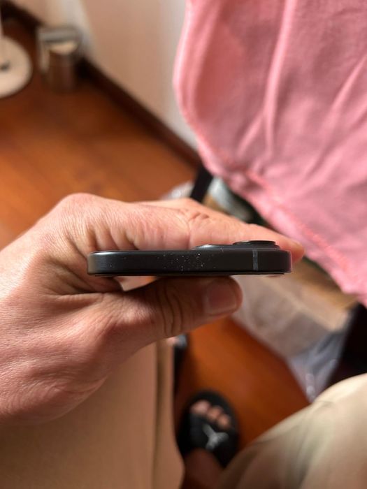 Iphone 15 128 aparelho muito novo ainda na garantia ate mes 8/8/2026