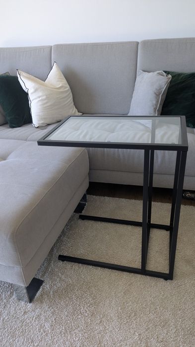 Mesa de apoio  em metal preto e vidro