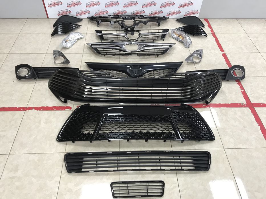 Решітка в бампер Toyota Camry права ліва  решітка радіатора нові