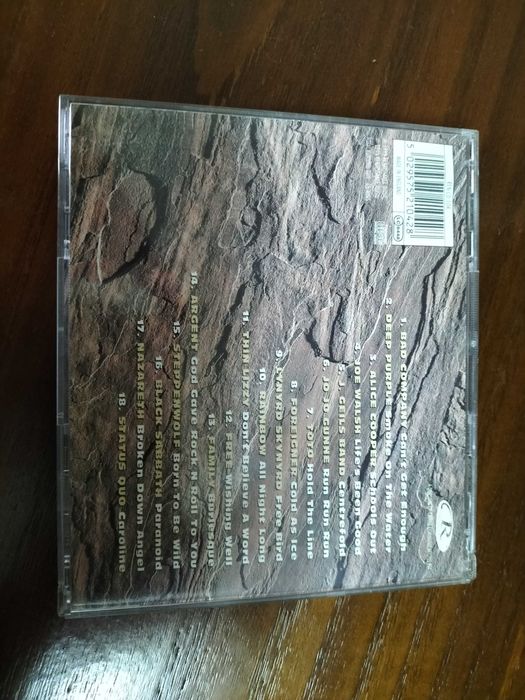 CD Rock of Ages - 18 Rock Classics em ótimo estado.