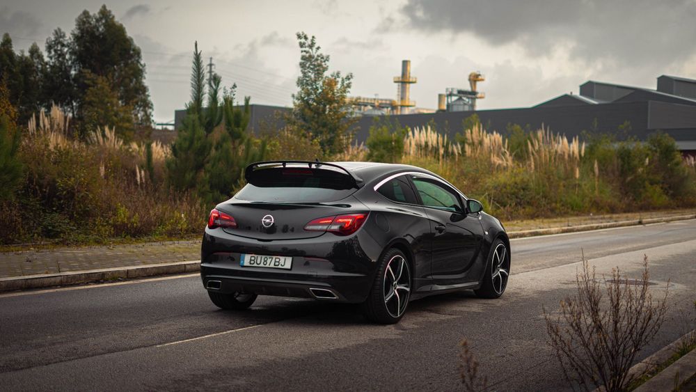 Opel Astra GTC OPC 2.0 T