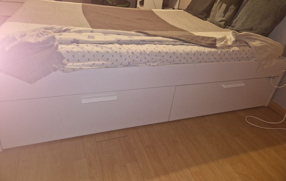 Cama de casal com 4 gavetões